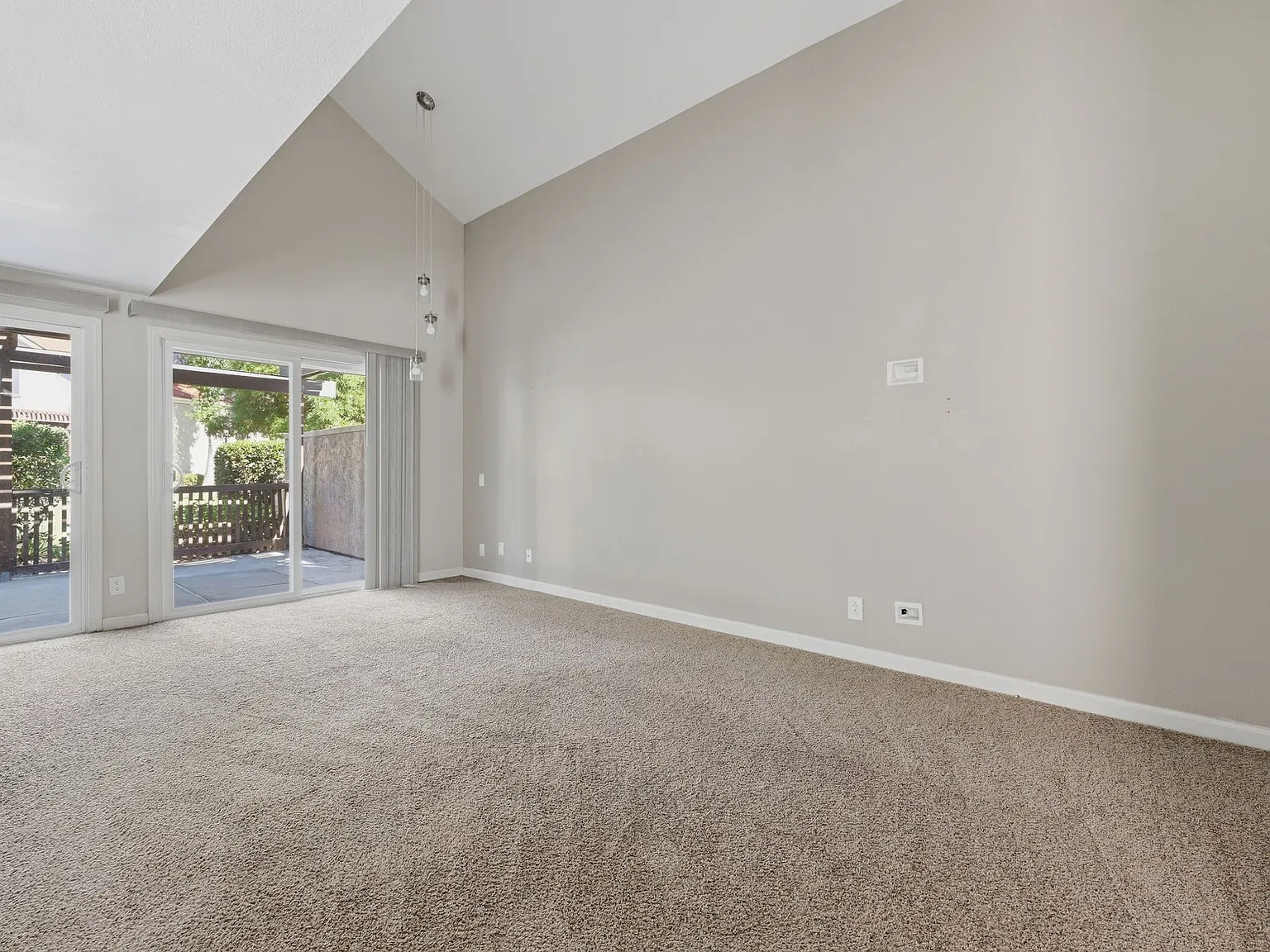 2 bed, 983 sqft, $2,700 — Photo 4