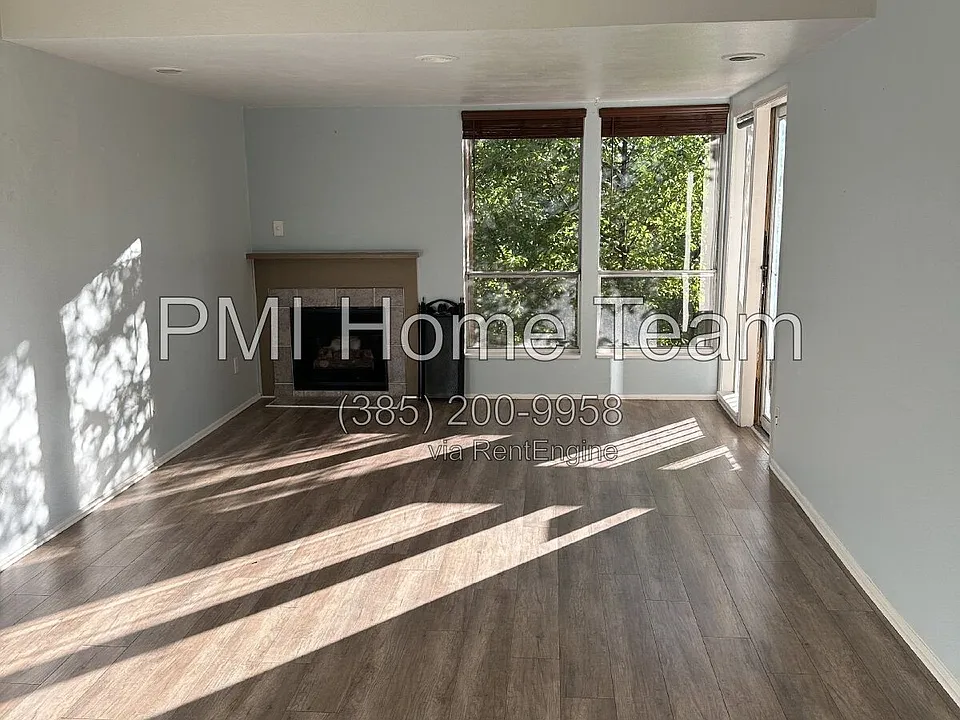 424 N Center St #204