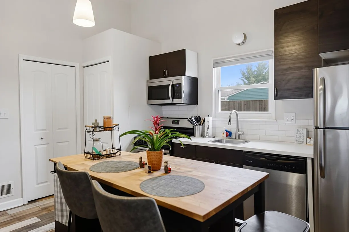 2 bed, 821 sqft, $1,800 — Photo 4