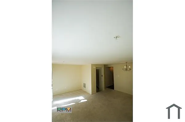 Building Photo - 9 Sunday Silence Ct