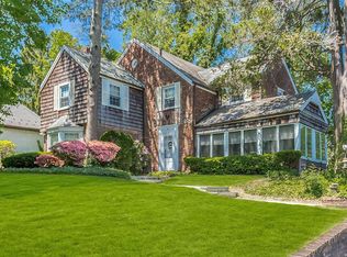 35 Great Oak Rd, Manhasset, NY 11030