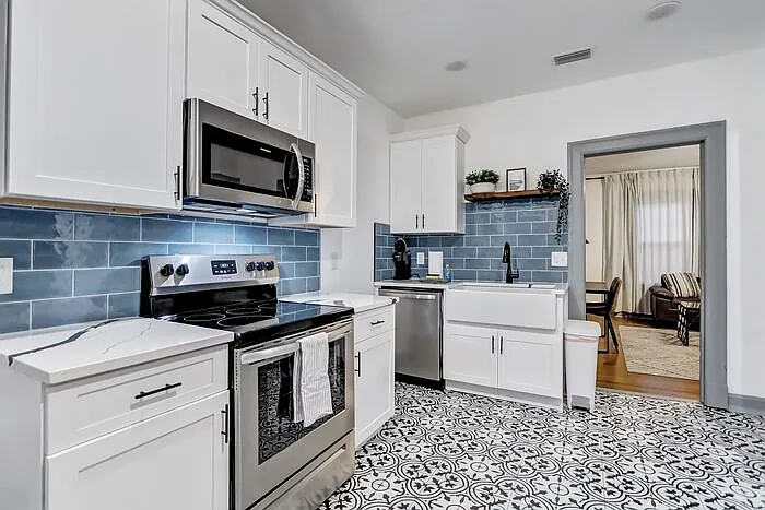 136 Phelps St — Photo 16