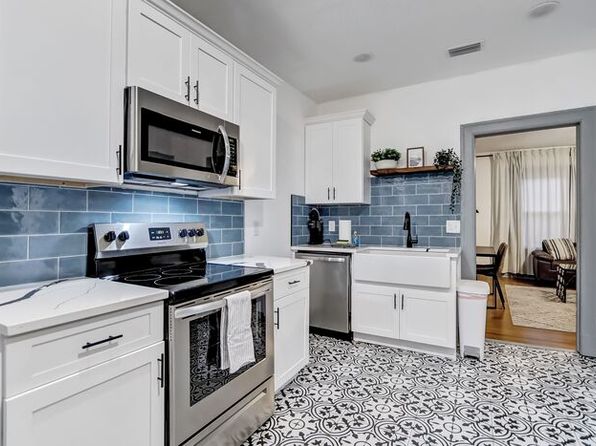 136 Phelps St APT 2
