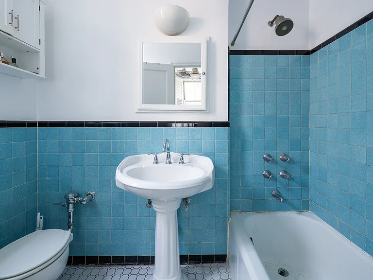 25 Minetta Ln #1G — Photo 7
