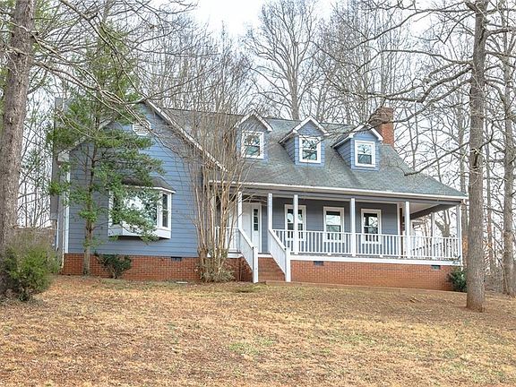 3rd image of 622 Oakdale Dr