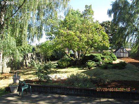 2nd image of 3303 E McLoughlin Blvd