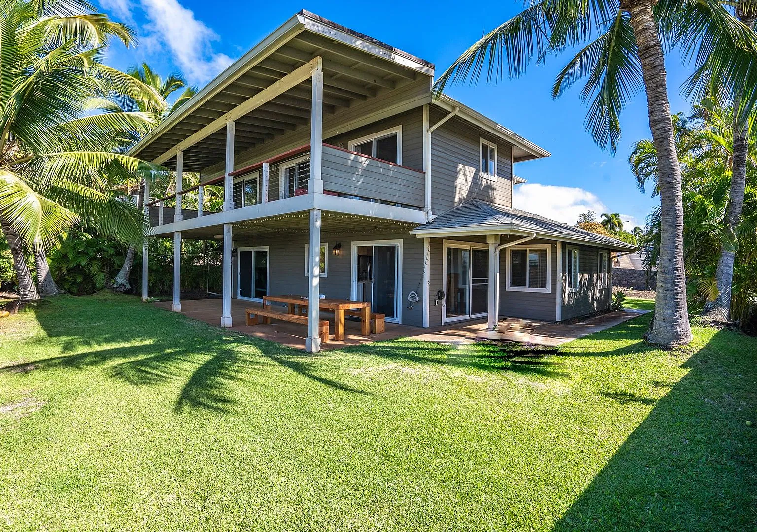 Beautifully Appointed Fully Furnished 4 bedroom/3 bathroom Kuau BayView House w/ Ocean views — Photo 1