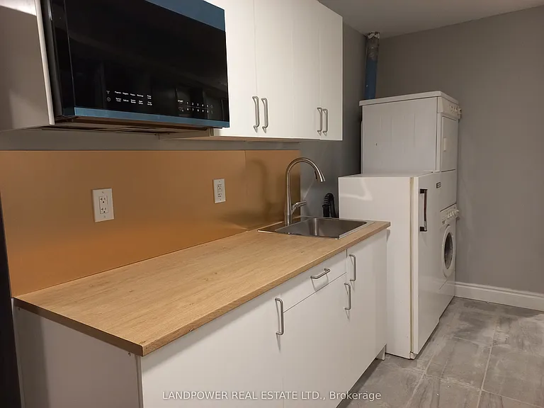 8 Clareville Cres — Photo 7