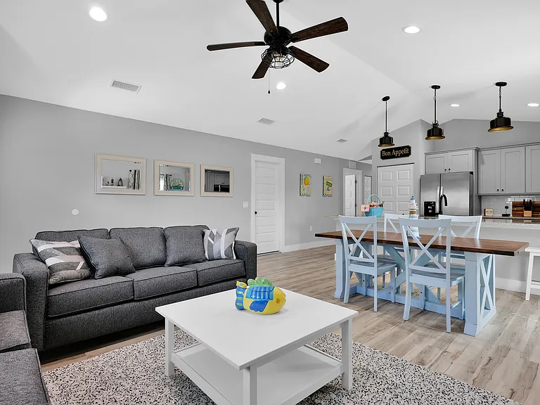 228 Ocean Blvd — Photo 11