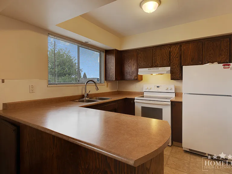 1060 Fell Ave — Photo 7