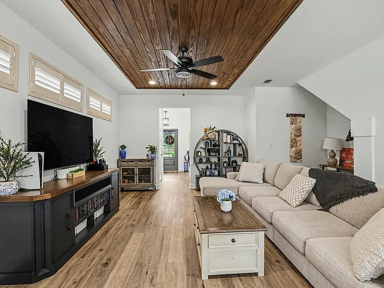 414 Grand Oaks Rd — Photo 16