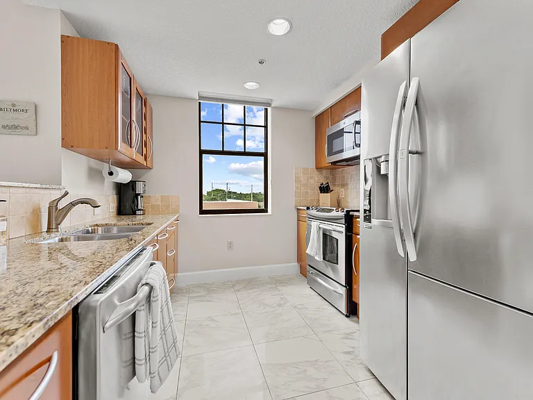 511 Lucerne Ave #315 — Photo 7