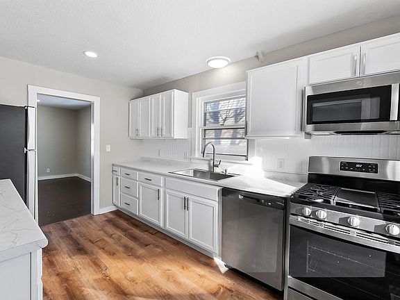 5th image of 411 W Paulding Rd