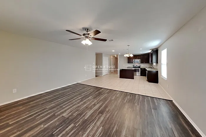 3 bed, 2.0 bath, 1757 sqft, $2,000 — Photo 4