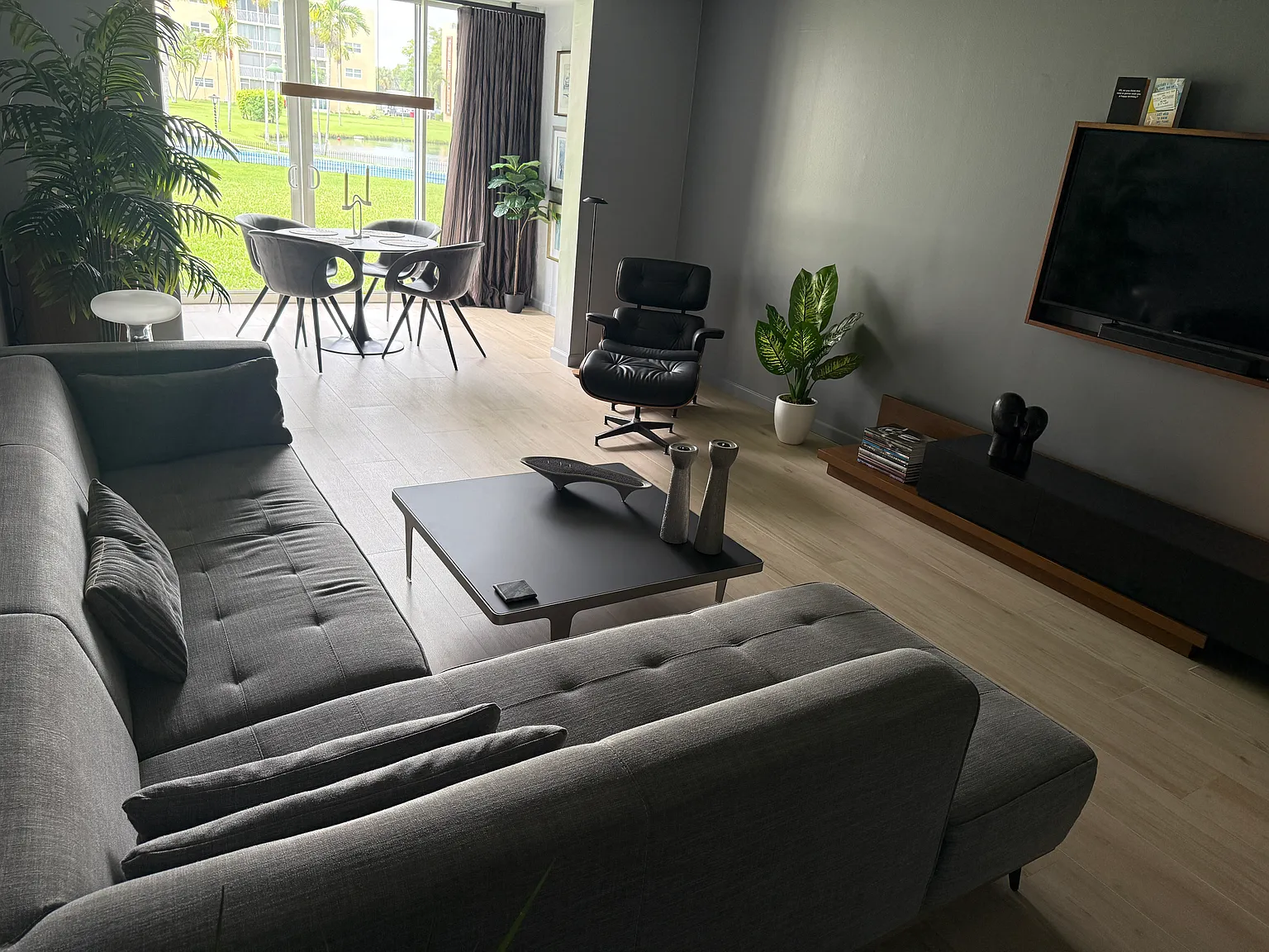1 bed, 880 sqft, $2,200 — Photo 1
