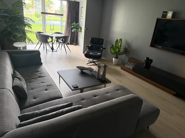 206 SE 10th St APT 105, Dania Beach, FL 33004