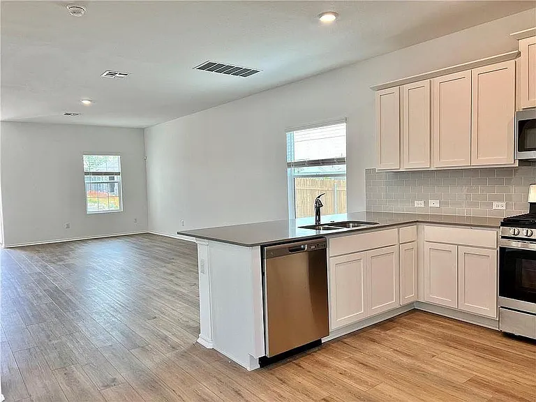 290 Silver Glen Dr — Photo 16