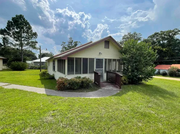 46 E 5th St, Mc Rae Helena, GA 31037