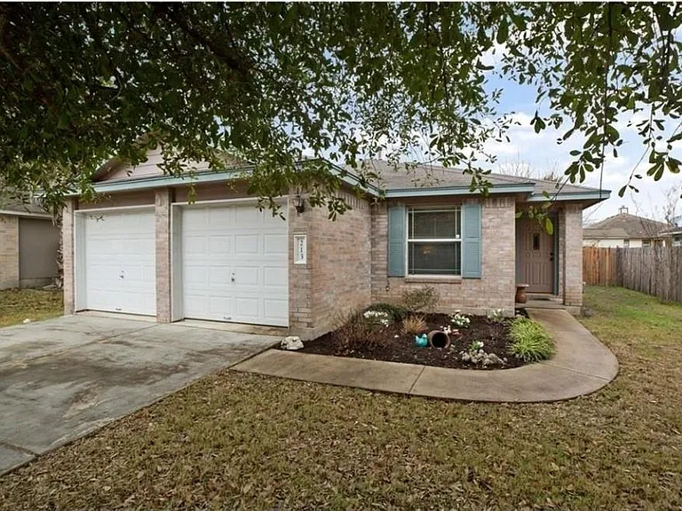 213 Fall Creek Dr — Photo 1