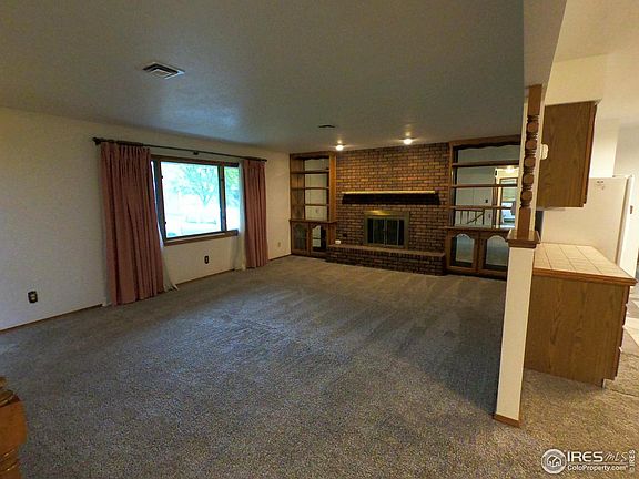 5th image of 420 Dahlia St