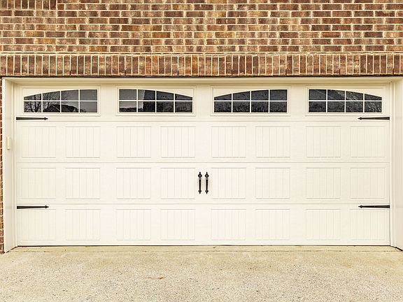 5th image of 337 Fannis Cir