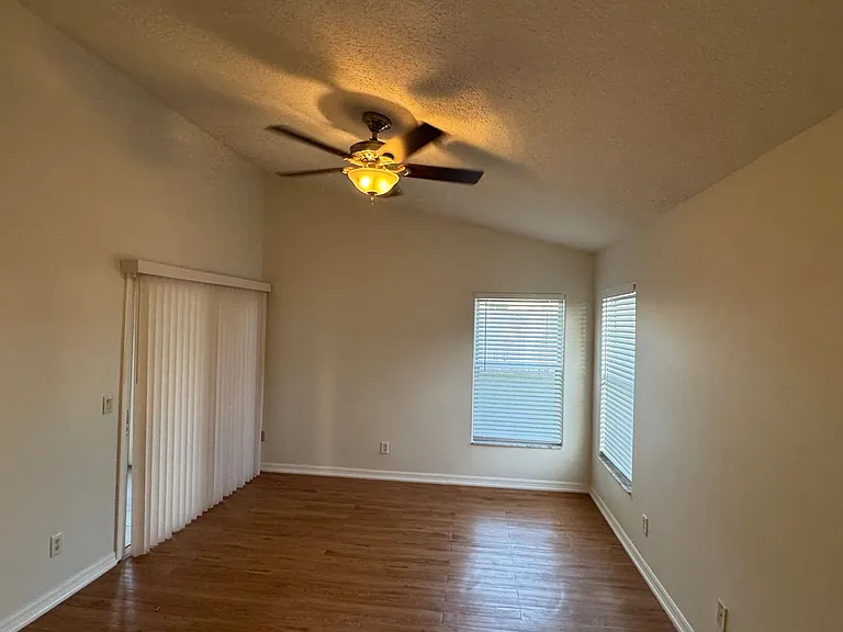 1823 Ashton Dr E — Photo 17