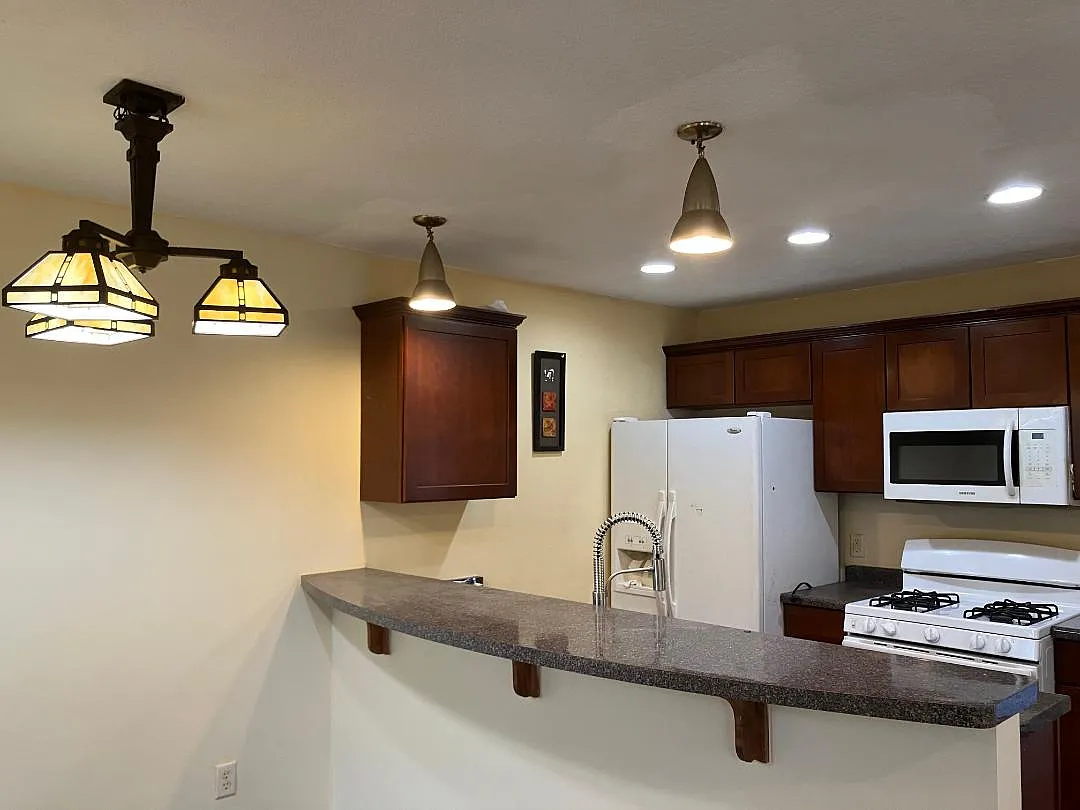 3 bed, 1.5 bath, 1315 sqft, $2,100 — Photo 4