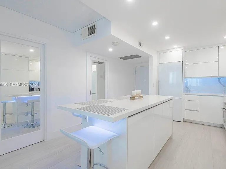 2301 Collins Ave #811 — Photo 17