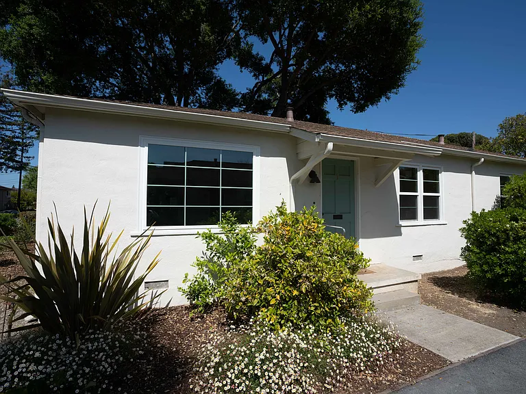 Roble Ave — Photo 1