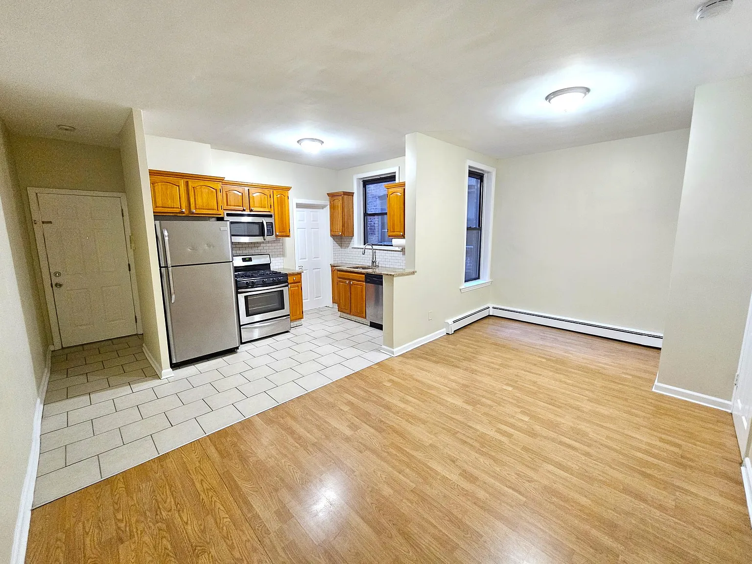 2 bed, 900 sqft, $1,900 — Photo 4