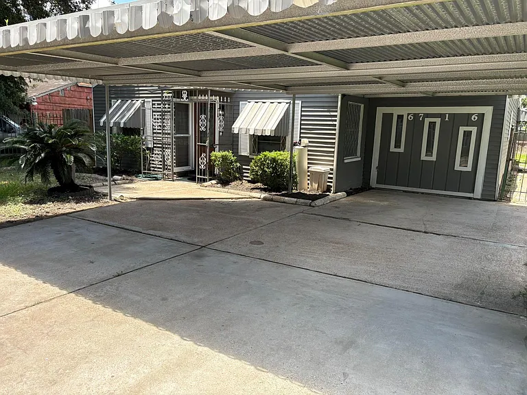 6716 Saint Augustine St — Photo 3