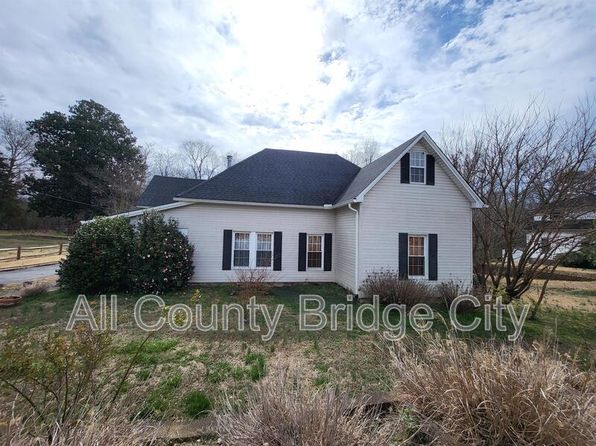 311 Retreat St, Westminster, SC 29693