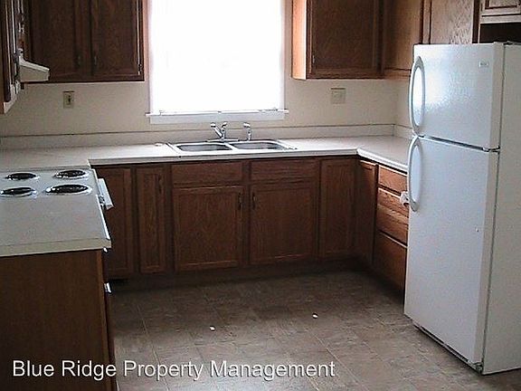 4th image of 3312 Thornton Dr