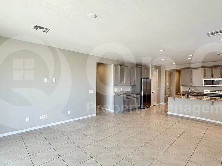 15711 W Monroe St — Photo 20