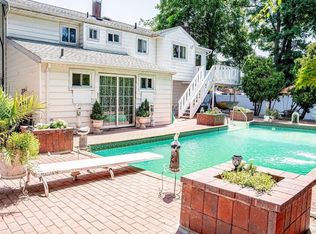 800 Udall Rd, West Islip, NY 11795