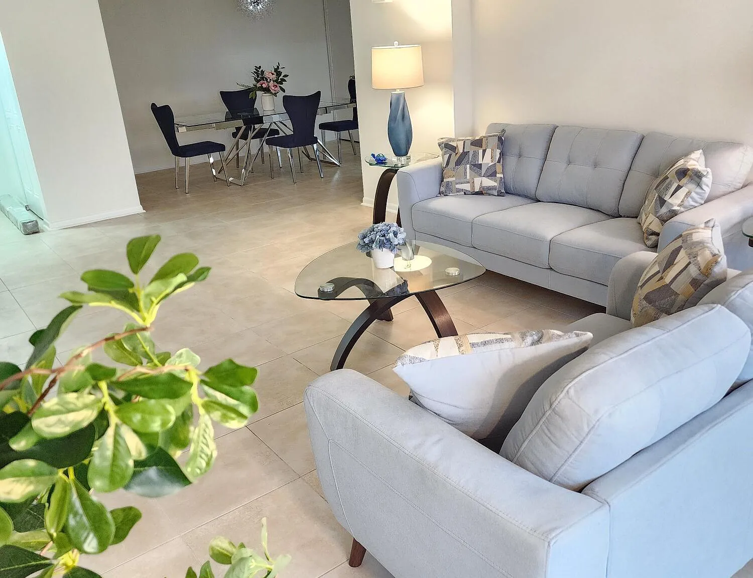 2 bed, 2.0 bath, 1460 sqft, $8,900 — Photo 4