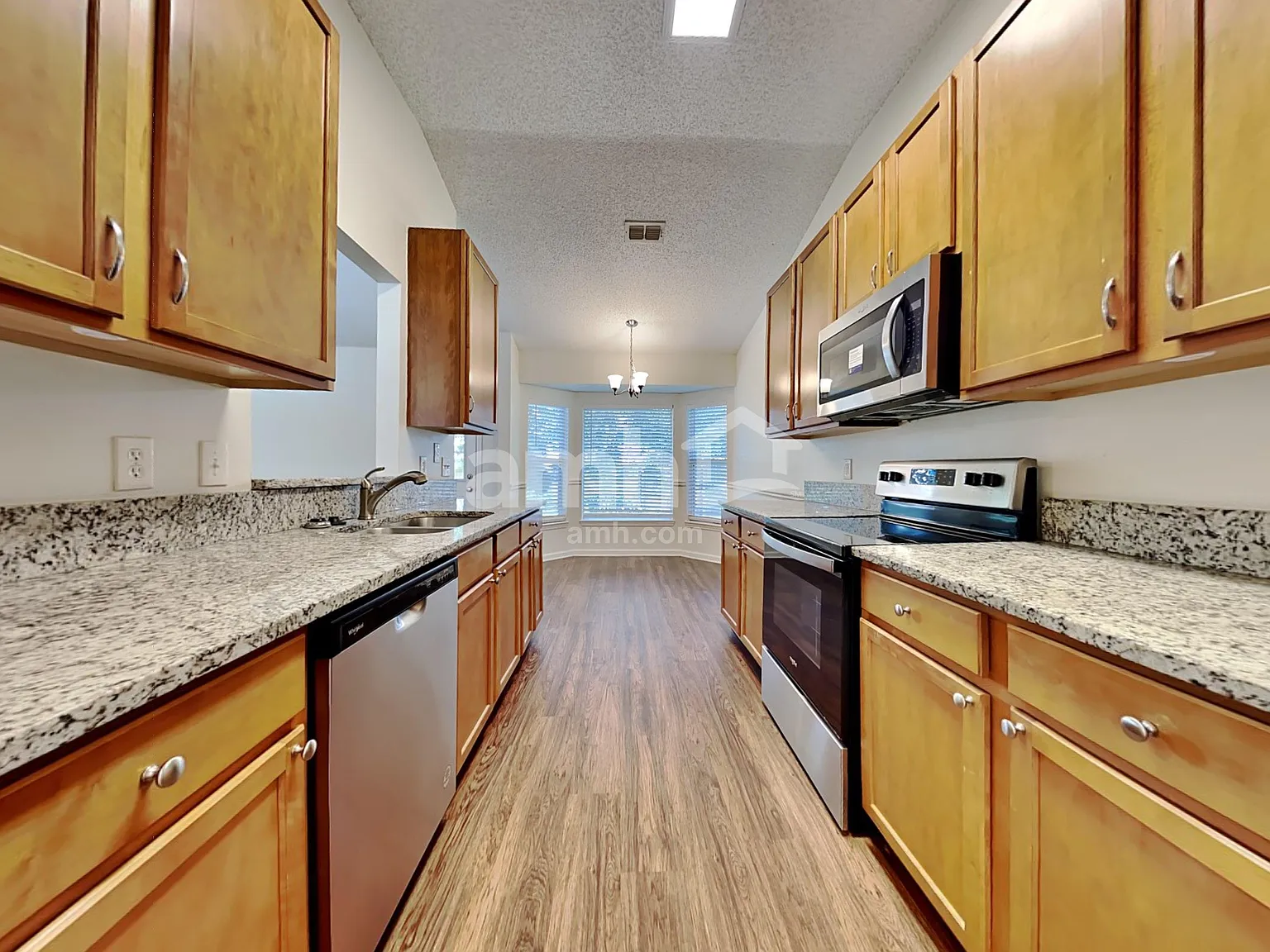 4 bed, 2.0 bath, 1637 sqft, $2,075 — Photo 3