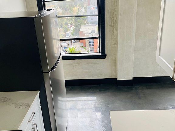 2nd image of 346 N Vermont Ave APT 206