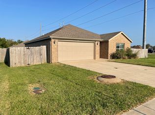 100 Willow Dr, Centerton, AR 72719