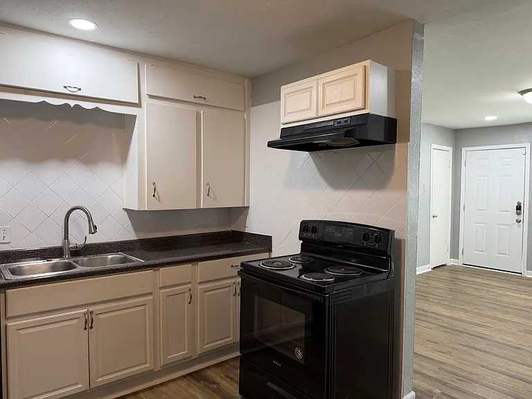2500 Normont Cir — Photo 14