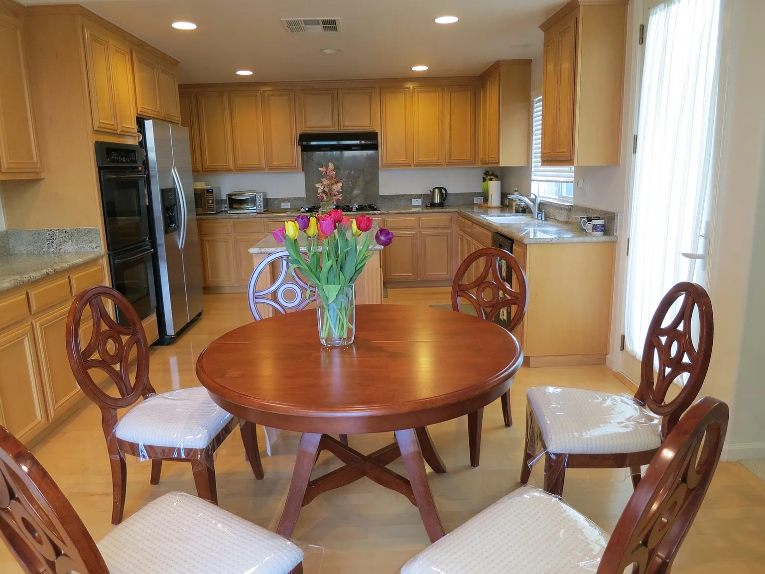 4 bed, 2800 sqft, $5,600 — Photo 2
