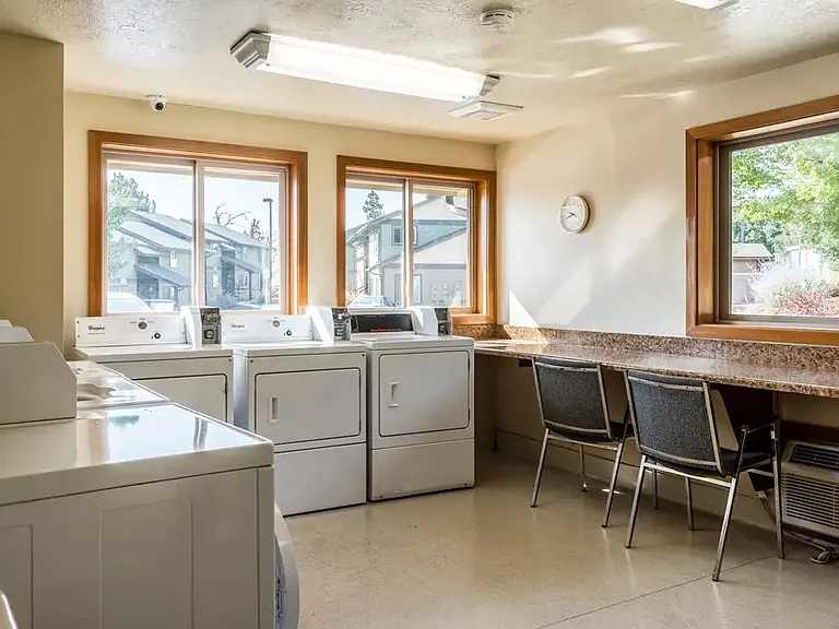 2050 SW Timber Ave — Photo 10