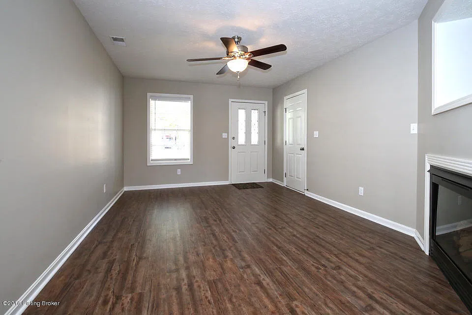 3 bed, 1203 sqft, $1,950 — Photo 4