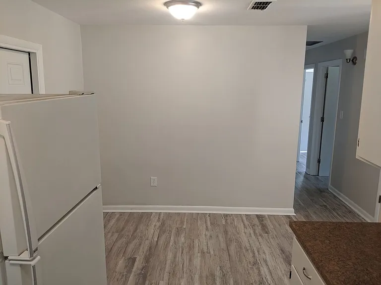 2608 Ridgeway St — Photo 3