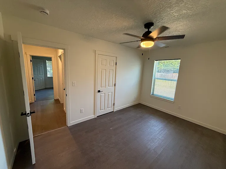2440 Cal Young Rd — Photo 4