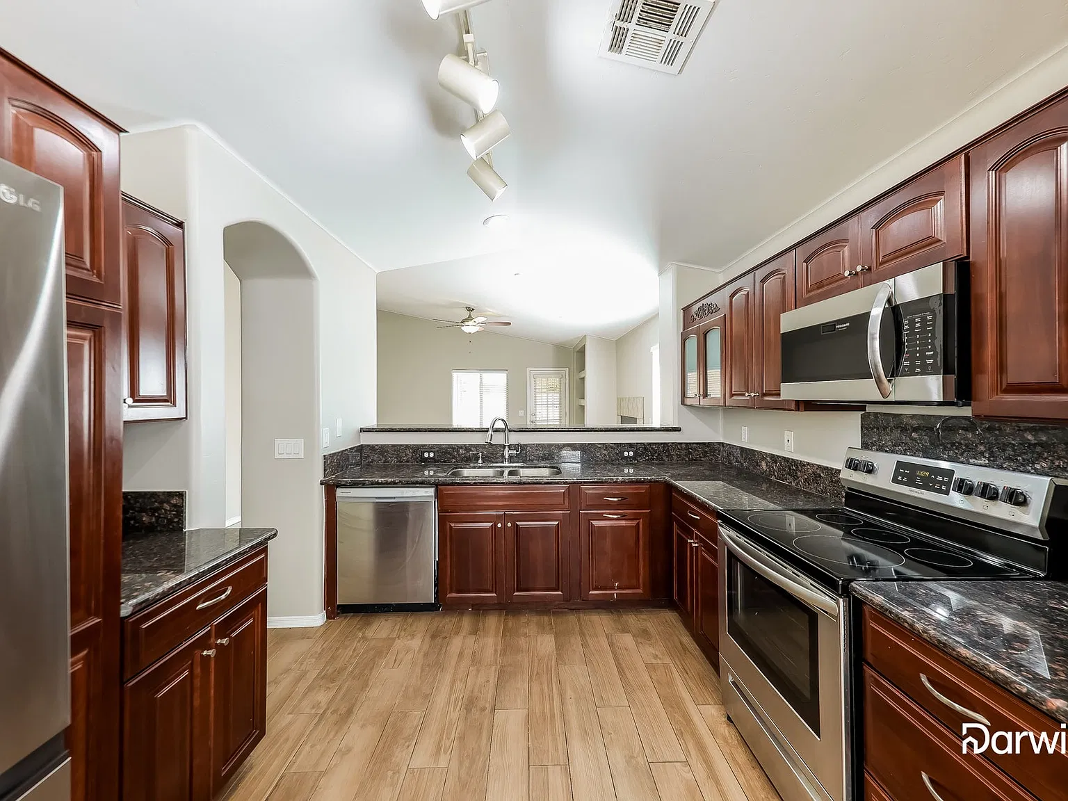 3 bed, 2.0 bath, 1492 sqft, $1,725 — Photo 3
