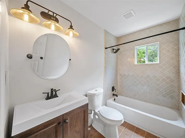 1060 Regent St SW — Photo 23