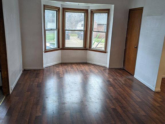 3rd image of 1165 McKinley St