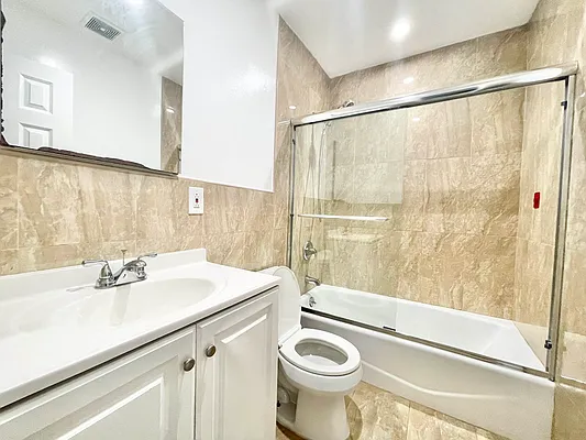 Rented by Century 21 Premier  | media 14