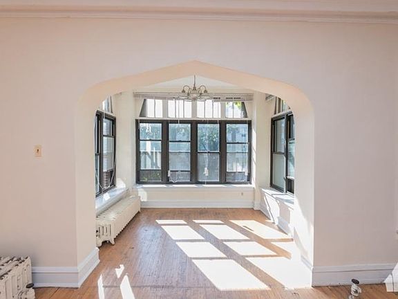 3rd image of 5857 N Kenmore Ave APT 2S